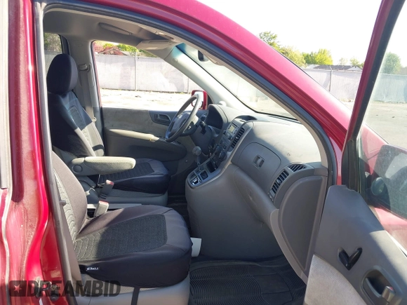 2008 Kia Sedona LX with VIN KNDMB233186231401, listed as a IAAI auction lot 42139919 with 209,006 mi miles. Bid and sale history available at carsss.com. Image 5.