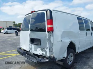 2007 Chevrolet Express Cargo Van with VIN 1GCGG25V171126172, listed as a IAAI auction lot 42096559 with 284,797 mi miles. Bid and sale history available at carsss.com. Image 6.