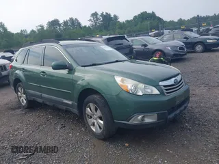 2011 Subaru Outback Premium z VIN 4S4BRBCC4B3430885, wystawiony jako IAAI lot #42384165 z przebiegiem 184 915 mil mil oraz . Historia ofert i sprzedaży dostępna na DreamBid. Obrazek 1.