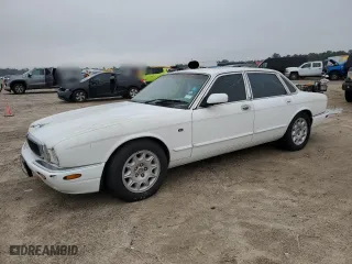 1998 Jaguar XJ with VIN SAJHX1248WC835728, listed as a Copart auction lot 86698244 with 116,768 mi miles and Clean Title. Bid and sale history available at carsss.com. Image 1.