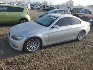 2008 BMW 3 Series 328i z VIN WBAWV13578P119575, wystawiony jako Copart lot #85143894 z przebiegiem 172 762 mil mil oraz Czysty tytuł • Clean title. Historia ofert i sprzedaży dostępna na DreamBid. Obrazek 1.