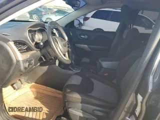 2017 Jeep Cherokee Altitude z VIN 1C4PJLAS2HW662541, wystawiony jako Copart lot #56502885 z przebiegiem 140 835 mil mil oraz Szkoda całkowita • Salvage title. Historia ofert i sprzedaży dostępna na DreamBid. Obrazek 7.