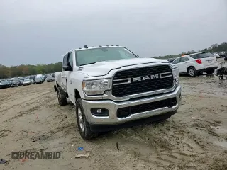 2022 Ram 2500 Big Horn z VIN 3C6UR5JL4NG156579, wystawiony jako Copart lot #52794635 z przebiegiem 63 691 mil mil oraz Szkoda całkowita • Salvage title. Historia ofert i sprzedaży dostępna na DreamBid. Obrazek 11.