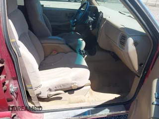 1999 Chevrolet Blazer LS с VIN 1GNDT13W9XK122778, выставлен на аукционе IAAI как лот 42647297 с пробегом 213 088 миль миль и . История ставок и продаж доступна на DreamBid. Изображение 5.