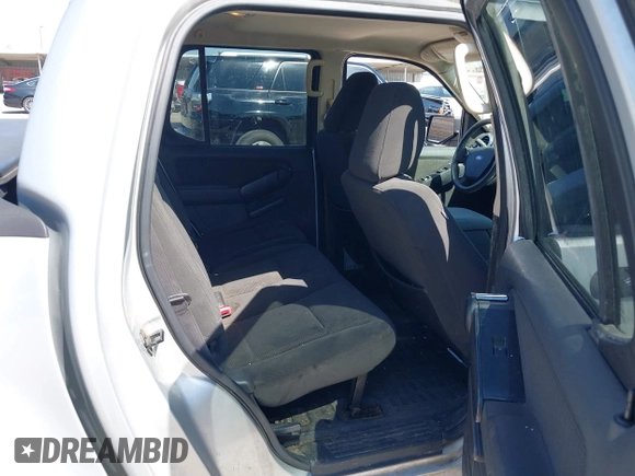 2010 Ford Explorer Sport Trac XLT z VIN 1FMEU3BE2AUA00236, wystawiony jako IAAI lot #41981531 z przebiegiem 101 993 mil mil oraz . Historia ofert i sprzedaży dostępna na DreamBid. Obrazek 8.