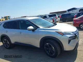 2024 Nissan Rogue SV z VIN 5N1BT3BA7RC681000, wystawiony jako IAAI lot #42275267 z przebiegiem 32 975 mil mil oraz . Historia ofert i sprzedaży dostępna na DreamBid. Obrazek 13.