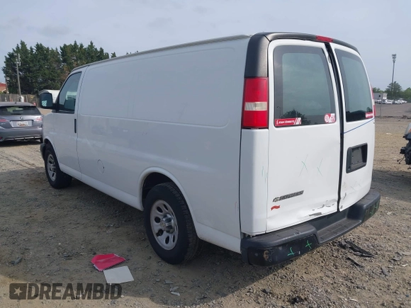 2010 Chevrolet Express Cargo z VIN 1GCUGADX3A1150240, wystawiony jako IAAI lot #42081426 z przebiegiem 533 686 mil mil oraz . Historia ofert i sprzedaży dostępna na DreamBid. Obrazek 3.