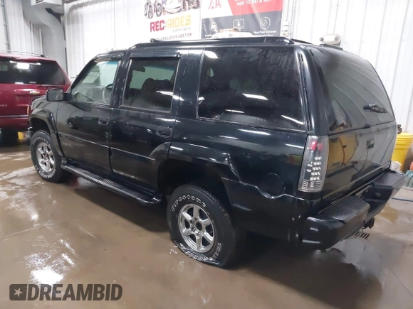 2000 GMC Denali with VIN 1GKEK13R9YR163824, listed as a IAAI auction lot 41245808 with 206,773 mi miles. Bid and sale history available at carsss.com. Image 3.