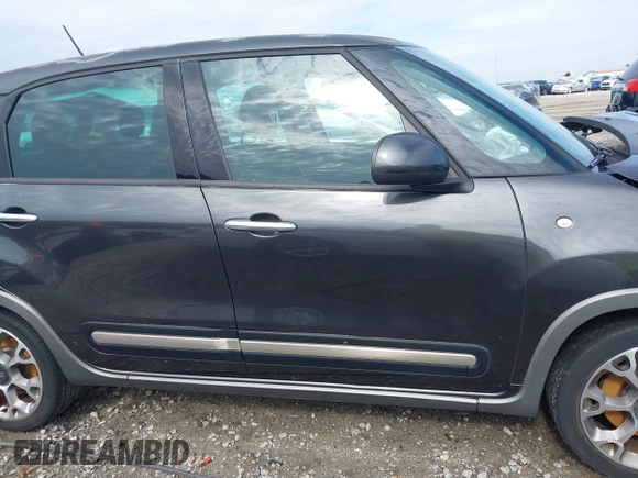 2014 FIAT 500L Trekking z VIN ZFBCFADH8EZ008208, wystawiony jako IAAI lot #42091284 z przebiegiem 79 407 mil mil oraz . Historia ofert i sprzedaży dostępna na DreamBid. Obrazek 14.