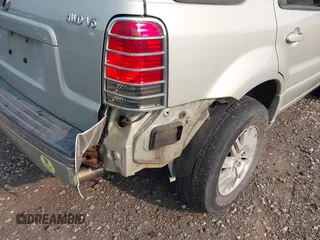 2005 Mercury Mariner Luxury with VIN 4M2YU57105DJ32592, listed as a IAAI auction lot 42433116 with Not provided miles and . Bid and sale history available at DreamBid. Image 6.