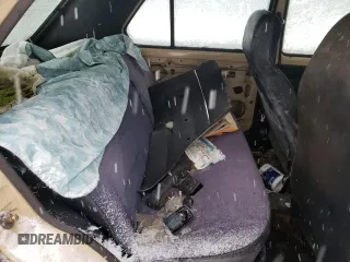 1981 Volkswagen Rabbit z VIN 1VWFB0178BV188835, wystawiony jako Copart lot #44329045 z przebiegiem 102 076 mil mil oraz Tytuł czysty. Historia ofert i sprzedaży dostępna na DreamBid. Obrazek 10.