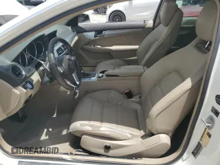 2012 Mercedes-Benz C 250 с VIN WDDGJ4HB0CF820966, выставлен на аукционе Copart как лот 63697624 с пробегом 136 741 миль миль и На запчасти • Non repairable. История ставок и продаж доступна на DreamBid. Изображение 7.