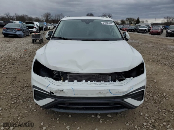 2024 Volkswagen Tiguan SE with VIN 3VVMB7AX5RM186579, listed as a Copart auction lot 49858415 with 4,239 mi miles and Salvage Title. Bid and sale history available at carsss.com. Image 5.