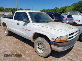 1997 Dodge Dakota z VIN 1B7GG23Y9VS231210, wystawiony jako IAAI lot #42097210 z przebiegiem 227 646 mil mil oraz . Historia ofert i sprzedaży dostępna na DreamBid. Obrazek 1.