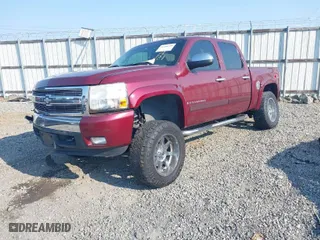 2008 Chevrolet Silverado 1500 LT w/1LT with VIN 2GCEK13J181246470, listed as a IAAI auction lot 40390209 with 195,631 mi miles. Bid and sale history available at carsss.com. Image 2.