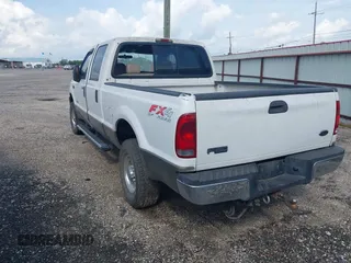 2004 Ford F-250 XL z VIN 1FTNW21P64ED90493, wystawiony jako IAAI lot #42406728 z przebiegiem 287 988 mil mil oraz . Historia ofert i sprzedaży dostępna na DreamBid. Obrazek 3.