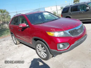 2011 Kia Sorento LX with VIN 5XYKTDA2XBG078063, listed as a IAAI auction lot 41829544 with 174,081 mi miles. Bid and sale history available at carsss.com. Image 1.