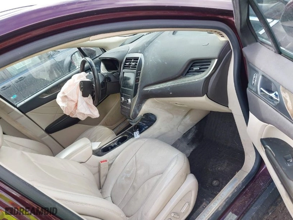 2017 Lincoln MKC Reserve with VIN 5LMCJ3D9XHUL71880, listed as a IAAI auction lot 41880944 with 116,670 mi miles. Bid and sale history available at carsss.com. Image 5.