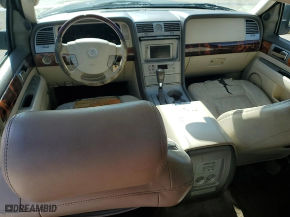 2004 Lincoln Navigator Luxury with VIN 5LMFU27R34LJ17518, listed as a Copart auction lot 81985954 with 223,829 mi miles and Clean Title. Bid and sale history available at carsss.com. Image 8.