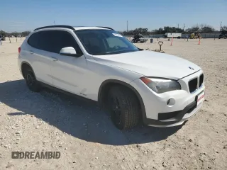 2015 BMW X1 sDrive28i with VIN WBAVM1C51FV316118, listed as a Copart auction lot 46663445 with 117,361 mi miles and Clean Title. Bid and sale history available at carsss.com. Image 4.