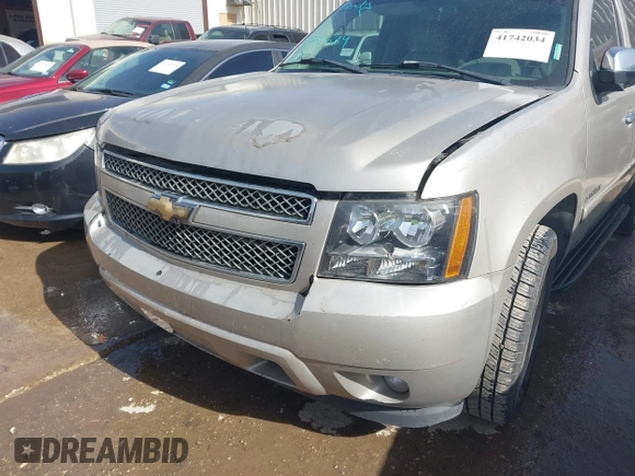 2007 Chevrolet Tahoe LTZ z VIN 1GNFC13J97R379542, wystawiony jako IAAI lot #41742034 z przebiegiem 256 267 mil mil oraz . Historia ofert i sprzedaży dostępna na DreamBid. Obrazek 6.