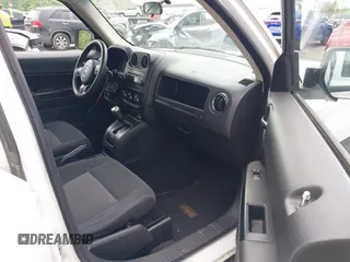 2011 Jeep Patriot Latitude z VIN 1J4NF1GB2BD265915, wystawiony jako IAAI lot #42248177 z przebiegiem 148 092 mil mil oraz . Historia ofert i sprzedaży dostępna na DreamBid. Obrazek 5.