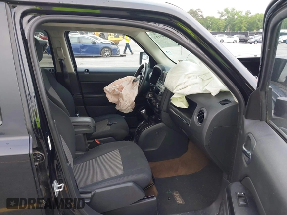 2014 Jeep Patriot Sport z VIN 1C4NJRBB0ED772116, wystawiony jako IAAI lot #42093430 z przebiegiem 98 001 mil mil oraz . Historia ofert i sprzedaży dostępna na DreamBid. Obrazek 5.