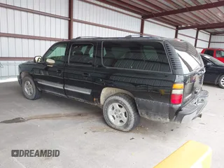 2004 Chevrolet Suburban LT with VIN 1GNEC16Z44J332278, listed as a IAAI auction lot 41902358 with 372,990 mi miles. Bid and sale history available at carsss.com. Image 3.