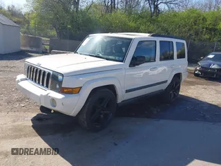 2008 Jeep Commander Sport with VIN 1J8HG48K38C232283, listed as a IAAI auction lot 41983485 with 185,905 mi miles. Bid and sale history available at carsss.com. Image 2.