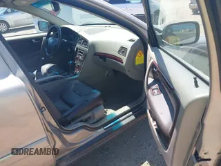 2004 Volvo V70 XC Cross Country with VIN YV1SZ59H441163300, listed as a IAAI auction lot 42606073 with 193,098 mi miles and . Bid and sale history available at DreamBid. Image 5.