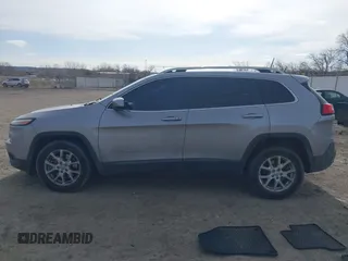 2017 Jeep Cherokee Latitude z VIN 1C4PJMCB0HD213955, wystawiony jako IAAI lot #41772383 z przebiegiem 88 964 mil mil oraz . Historia ofert i sprzedaży dostępna na DreamBid. Obrazek 14.