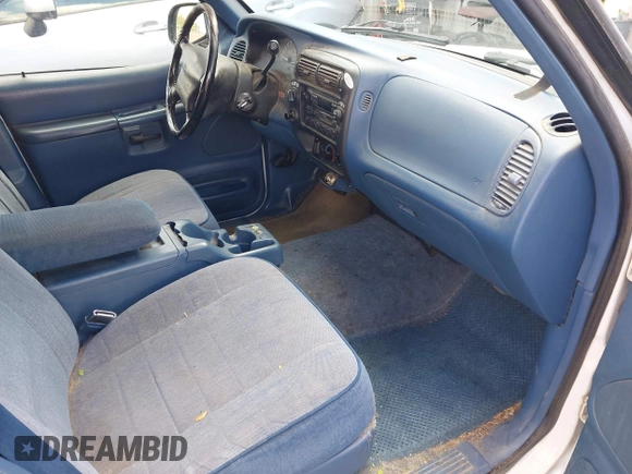 1995 Ford Explorer Eddie Bauer z VIN 1FMDU34X5SZB70346, wystawiony jako IAAI lot #42277331 z przebiegiem 131 026 mil mil oraz . Historia ofert i sprzedaży dostępna na DreamBid. Obrazek 5.