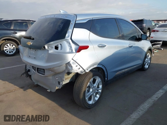 2017 Chevrolet Bolt EV LT z VIN 1G1FW6S08H4185243, wystawiony jako IAAI lot #42184763 z przebiegiem 78 347 mil mil oraz . Historia ofert i sprzedaży dostępna na DreamBid. Obrazek 4.