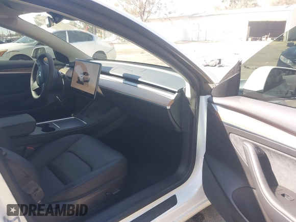 2022 Tesla Model 3 Long Range z VIN 5YJ3E1EB8NF212930, wystawiony jako IAAI lot #41658127 z przebiegiem 43 773 mil mil oraz . Historia ofert i sprzedaży dostępna na DreamBid. Obrazek 5.