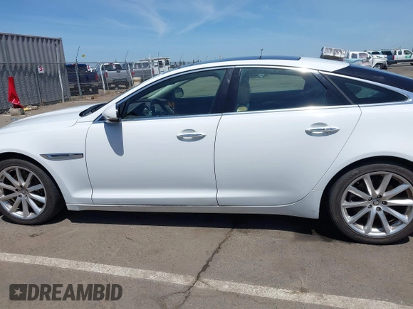 2012 Jaguar XJ z VIN SAJWA1CB4CLV33824, wystawiony jako IAAI lot #42279485 z przebiegiem 147 376 mil mil oraz . Historia ofert i sprzedaży dostępna na DreamBid. Obrazek 14.
