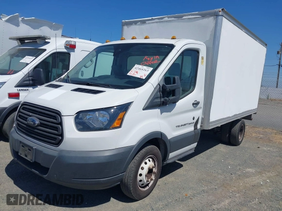 2018 Ford Transit z VIN 1FDBF8ZM6JKA62161, wystawiony jako IAAI lot #42468263 z przebiegiem 70 057 mil mil oraz . Historia ofert i sprzedaży dostępna na DreamBid. Obrazek 2.