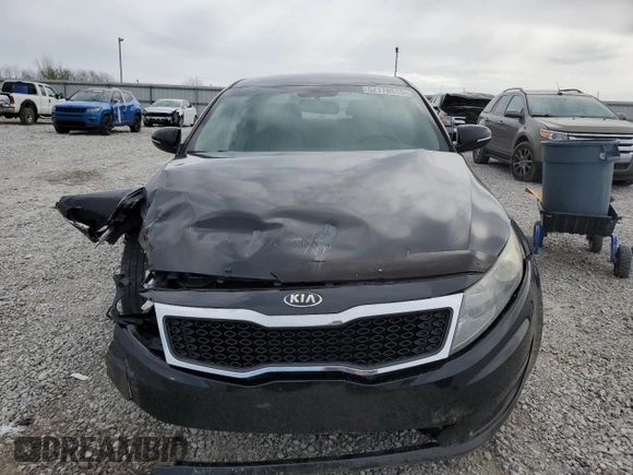 2013 Kia Optima LX z VIN 5XXGM4A77DG132022, wystawiony jako Copart lot #52178515 z przebiegiem 143 611 mil mil oraz Szkoda całkowita • Salvage title. Historia ofert i sprzedaży dostępna na DreamBid. Obrazek 5.