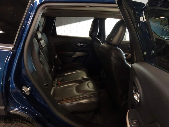 2018 Jeep Cherokee Limited with VIN 1C4PJMDXXJD611125, listed as a IAAI auction lot 41811985 with 148,956 mi miles. Bid and sale history available at carsss.com. Image 8.