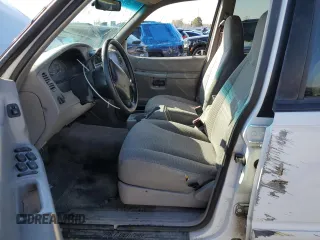2000 Ford Explorer XLS z VIN 1FMZU72X5YZC38167, wystawiony jako Copart lot #80101584 z przebiegiem 219 698 mil mil oraz Szkoda całkowita • Salvage title. Historia ofert i sprzedaży dostępna na DreamBid. Obrazek 7.