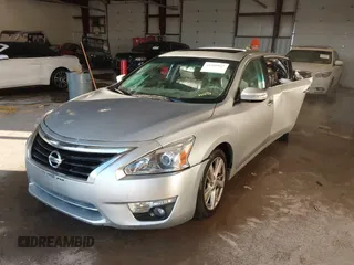 2014 Nissan Altima SL with VIN 1N4AL3AP6EN229713, listed as a IAAI auction lot 41389927 with 152,455 mi miles and . Bid and sale history available at DreamBid. Image 2.