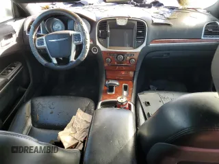 2013 Chrysler 300 z VIN 2C3CCAAGXDH615313, wystawiony jako Copart lot #46552125 z przebiegiem Nie podano mil oraz Szkoda całkowita • Salvage title. Historia ofert i sprzedaży dostępna na DreamBid. Obrazek 8.