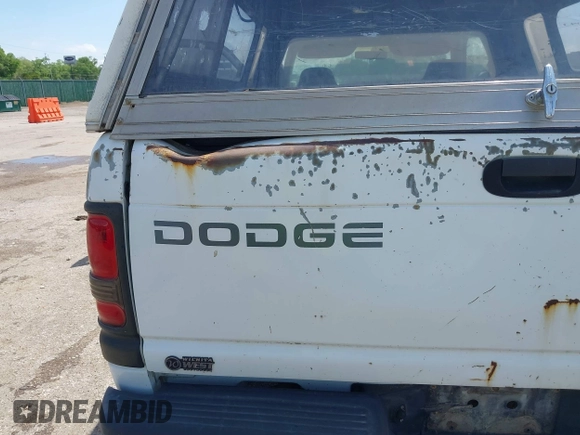 1996 Dodge 1500 z VIN 1B7HC16Y1TS630096, wystawiony jako IAAI lot #42095072 z przebiegiem 252 069 mil mil oraz . Historia ofert i sprzedaży dostępna na DreamBid. Obrazek 6.