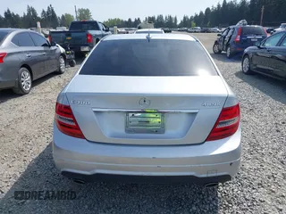 2012 Mercedes-Benz C 300 Sport z VIN WDDGF8BB7CR238797, wystawiony jako IAAI lot #42119641 z przebiegiem 168 348 mil mil oraz . Historia ofert i sprzedaży dostępna na DreamBid. Obrazek 17.