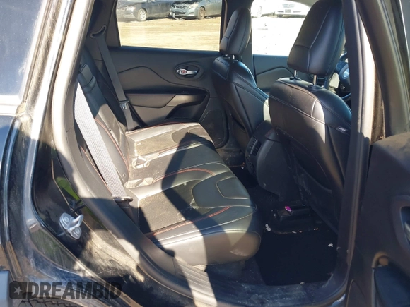 2019 Jeep Cherokee Trailhawk with VIN 1C4PJMBX6KD399568, listed as a IAAI auction lot 41645861 with 75,807 mi miles and . Bid and sale history available at DreamBid. Image 8.