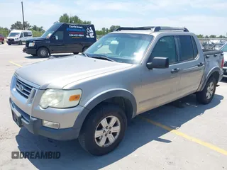 2008 Ford Explorer Sport Trac XLT z VIN 1FMEU51E28UB26894, wystawiony jako IAAI lot #42405007 z przebiegiem 194 386 mil mil oraz . Historia ofert i sprzedaży dostępna na DreamBid. Obrazek 2.