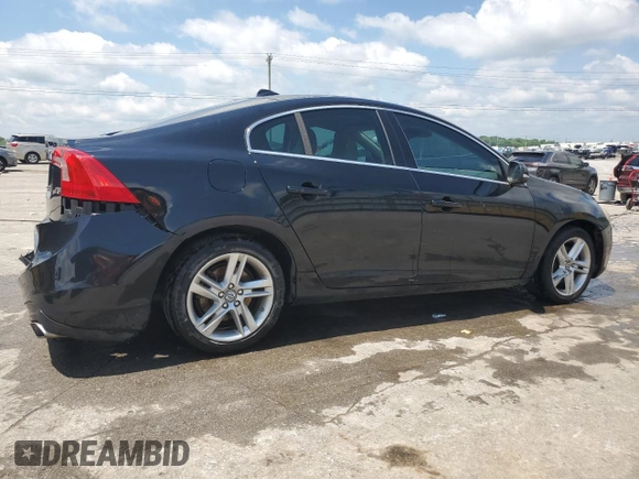 2015 Volvo S60 T5 Drive-E Platinum z VIN YV140MFD4F1314783, wystawiony jako Copart lot #55292105 z przebiegiem 129 818 mil mil oraz Szkoda całkowita • Salvage title. Historia ofert i sprzedaży dostępna na DreamBid. Obrazek 3.