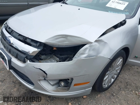 2010 Ford Fusion Hybrid with VIN 3FADP0L33AR185509, listed as a IAAI auction lot 41798825 with 155,934 mi miles. Bid and sale history available at carsss.com. Image 6.