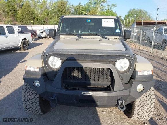 2020 Jeep Gladiator Sport S with VIN 1C6HJTAG3LL214469, listed as a IAAI auction lot 42017170 with 114,599 mi miles. Bid and sale history available at carsss.com. Image 12.