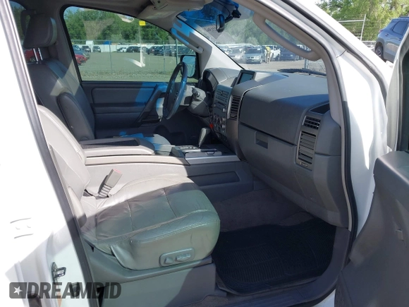 2005 Nissan Armada SE z VIN 5N1AA08B75N731103, wystawiony jako IAAI lot #42213623 z przebiegiem 161 968 mil mil oraz . Historia ofert i sprzedaży dostępna na DreamBid. Obrazek 5.