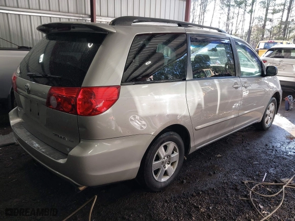2010 Toyota Sienna CE with VIN 5TDKK4CC5AS301619, listed as a IAAI auction lot 41730180 with 177,117 mi miles. Bid and sale history available at carsss.com. Image 4.